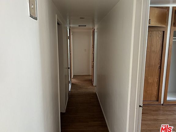 5th image of 366 E Hillsdale St