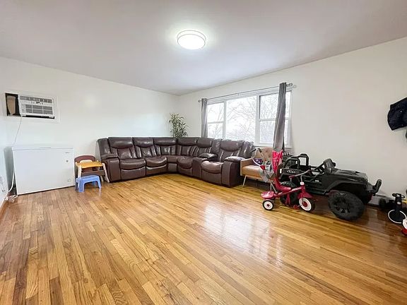 2nd image of 2 S Brush Dr