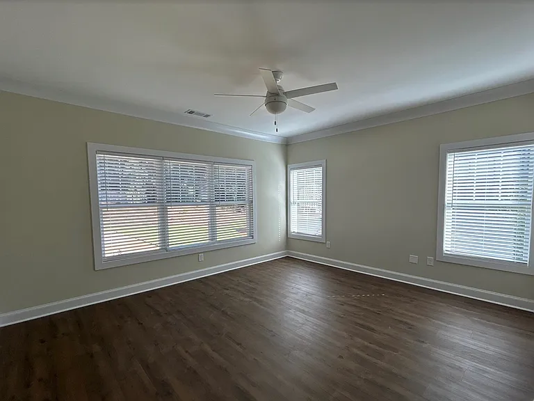 235 Pearl St — Photo 9