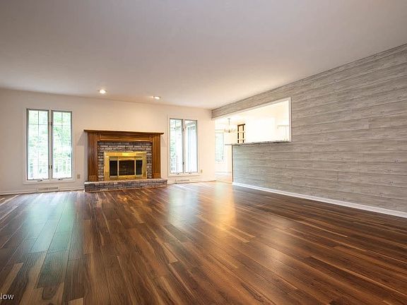 3rd image of 11815 Pinehurst Dr