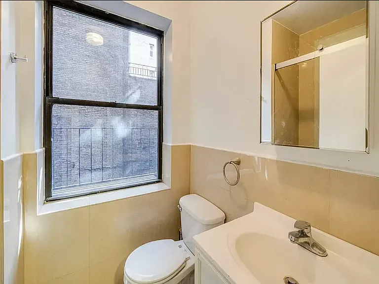 145 E 35th St #4MW — Photo 4