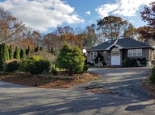 15 Palo Alto Dr, Hampton Bays, NY 11946