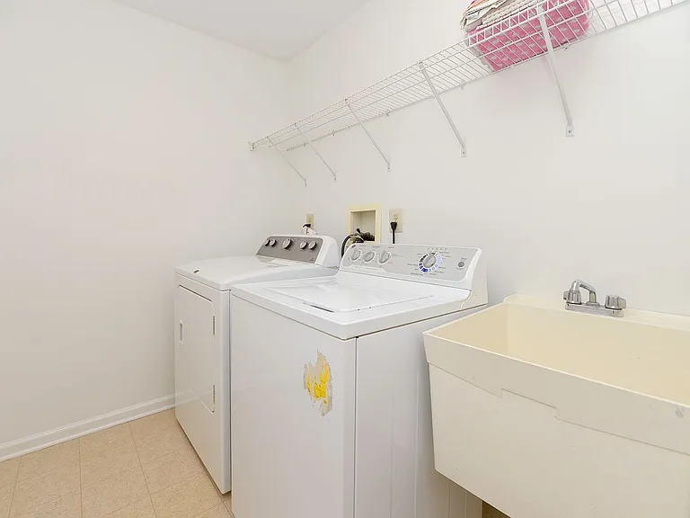 200 Rolling Hill Dr — Photo 28