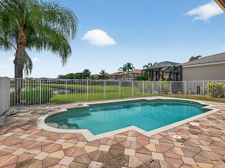 8326 Emerald Winds Cir — Photo 49