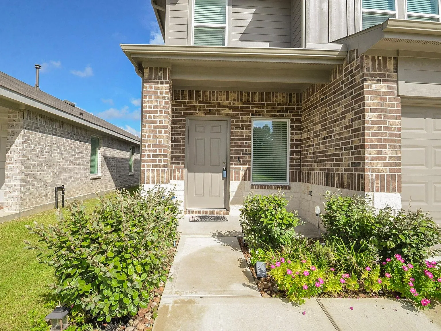 3 bed, 2.5 bath, 1868 sqft, $2,300 — Photo 3