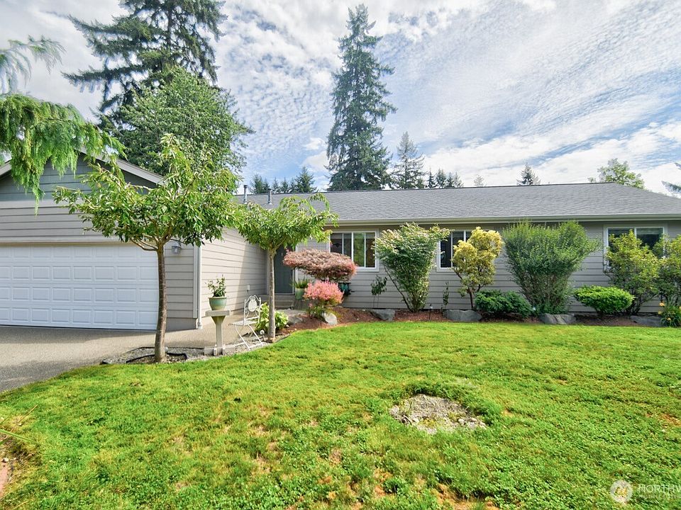 1st image of 610 Cougar Street SE