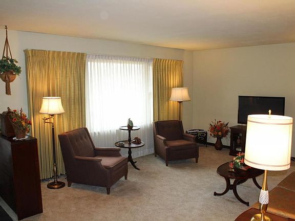 3rd image of 5655 E Hiawatha Ln