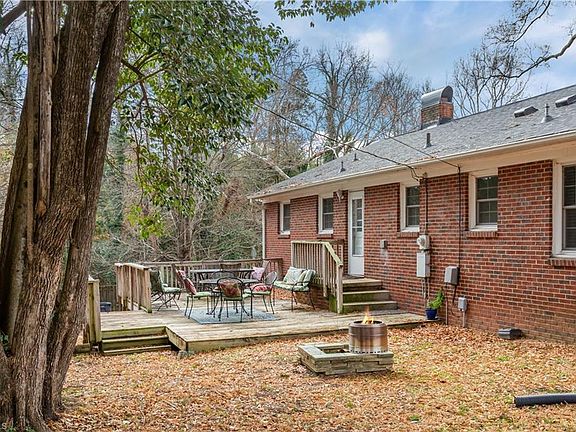 5th image of 2100 Villa Dr