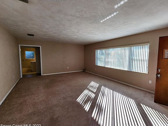 3rd image of 558 Royal Palm Dr