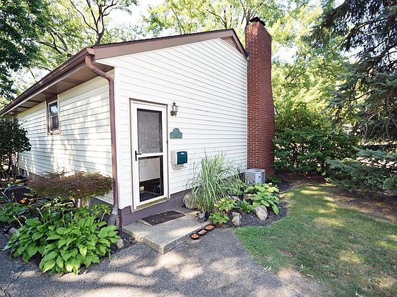 4th image of 332 Loomis Ave