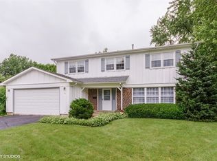226 Ridgewood Ct, Lake Zurich, IL 60047