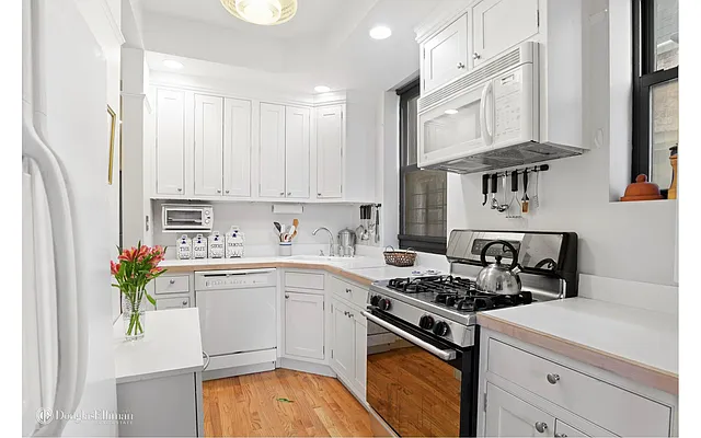 Sold by Douglas Elliman | media 15