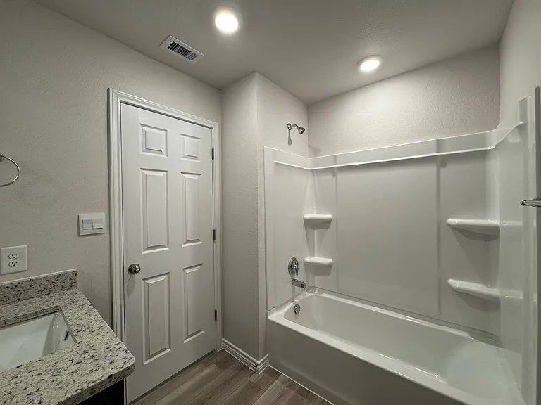 1645 Pleasant Dr — Photo 19