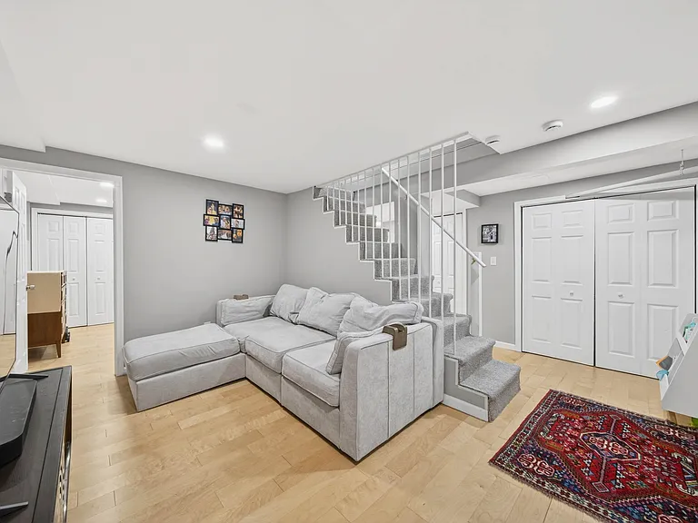 303 E Melrose Ave — Photo 8
