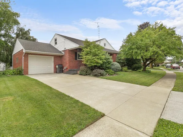 311 Albina Dr, Bellevue, OH 44811