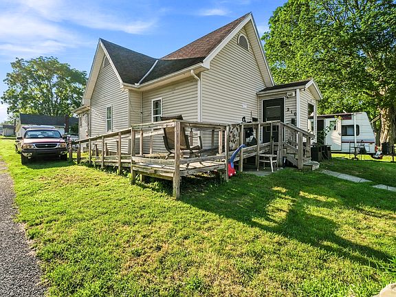 2nd image of 210 Wilson St