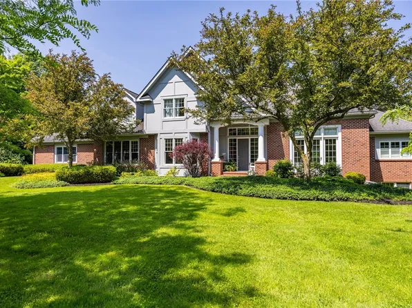 15 Cathedral Oaks, Fairport, NY 14450