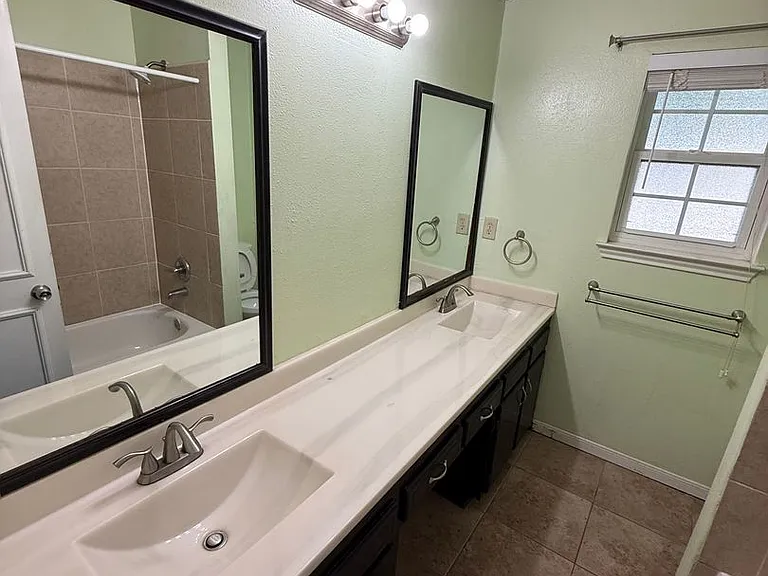 2401 Ridglea Ct — Photo 7