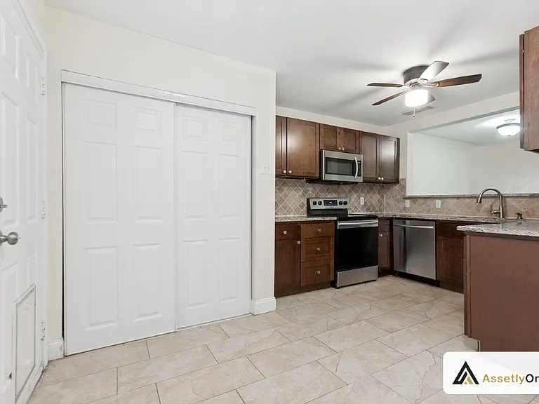 13719 Flagstone Ln — Photo 7