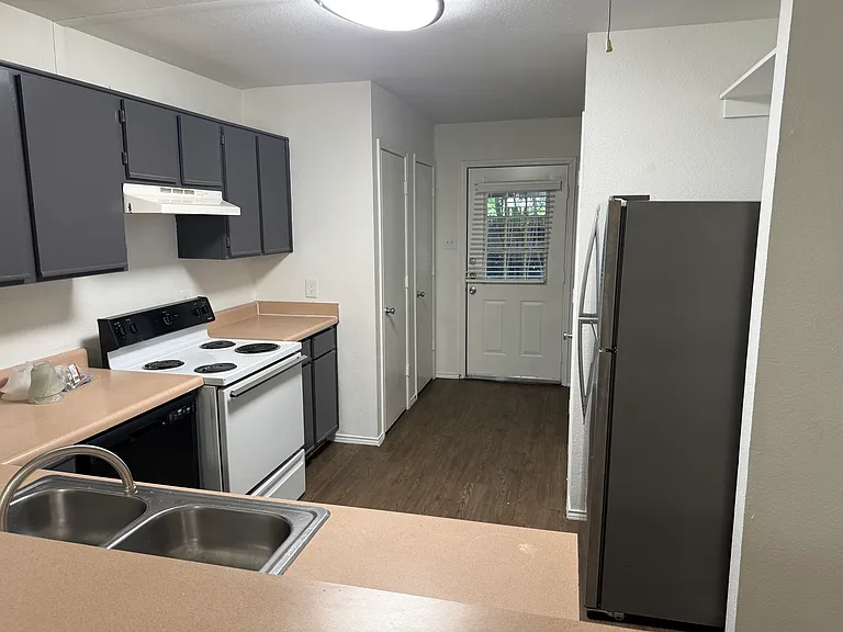 2407 Summer Place Dr — Photo 11