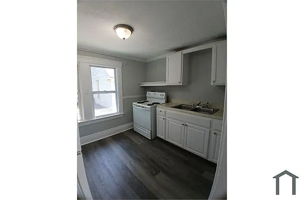 Building Photo - 1563 W 102nd St #UP