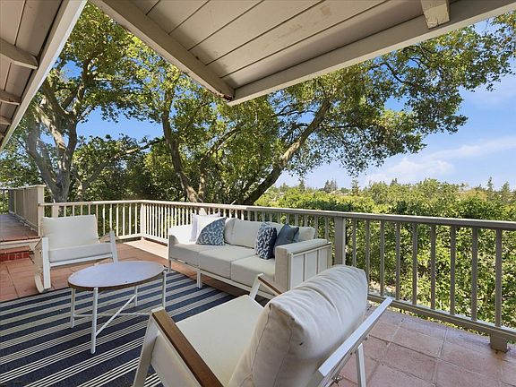 3rd image of 624 Oak Ridge Dr