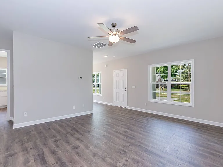 208 S Leslie St — Photo 6