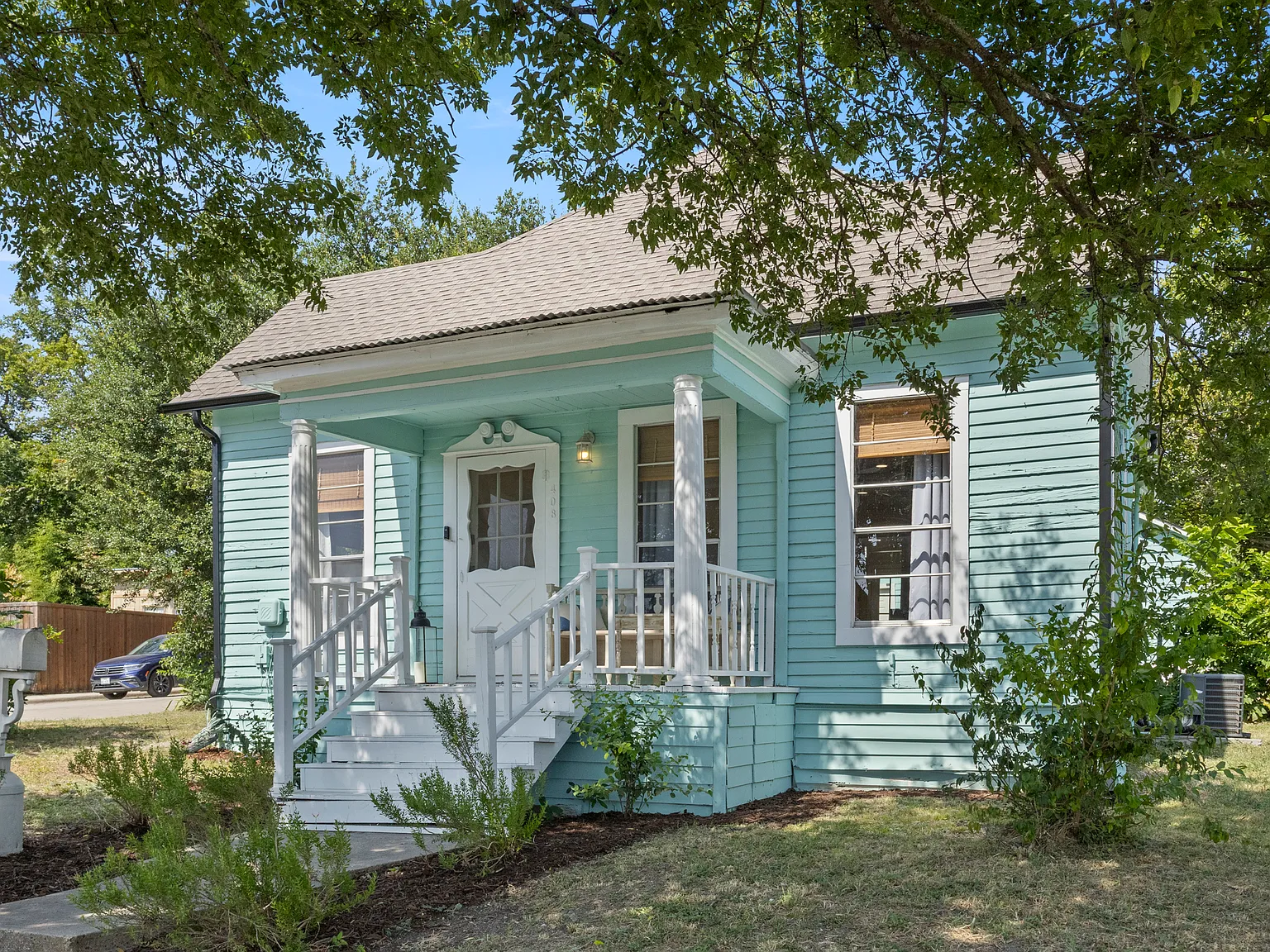 2 bed, 1.5 bath, 838 sqft, $2,000 — Photo 2