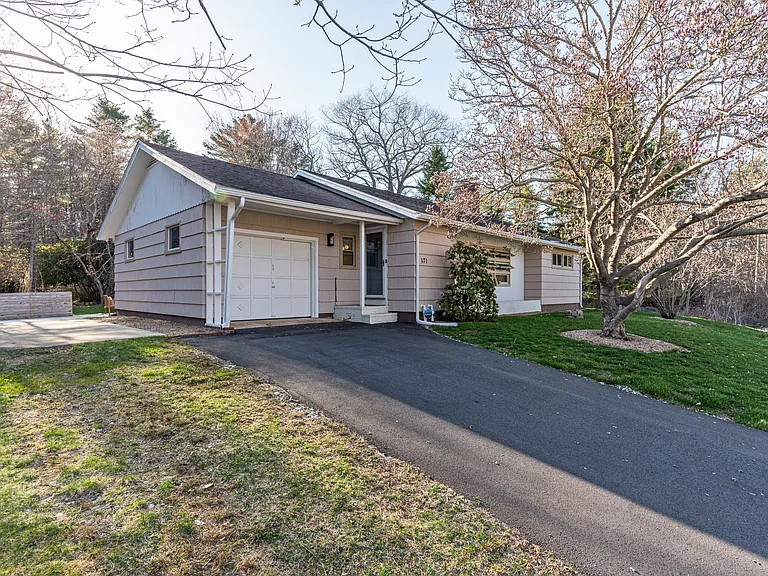 171 Brackett Rd — Photo 2