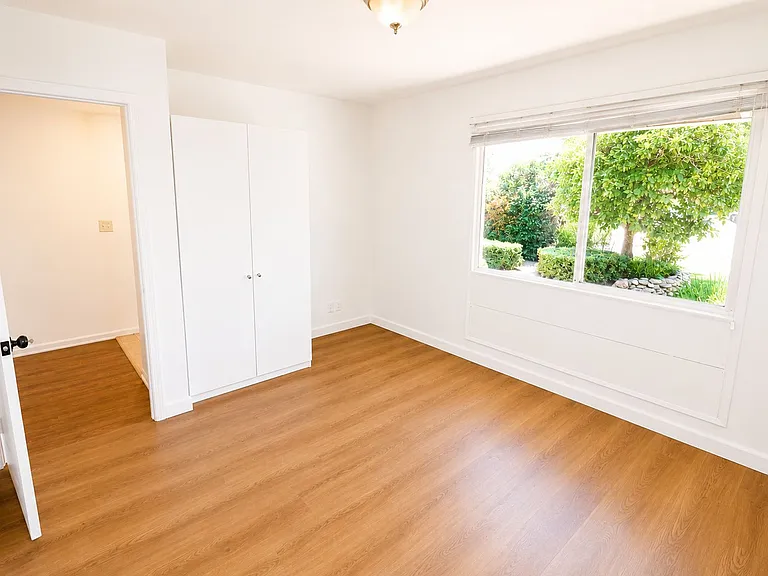 1087 N Greengrove St — Photo 8