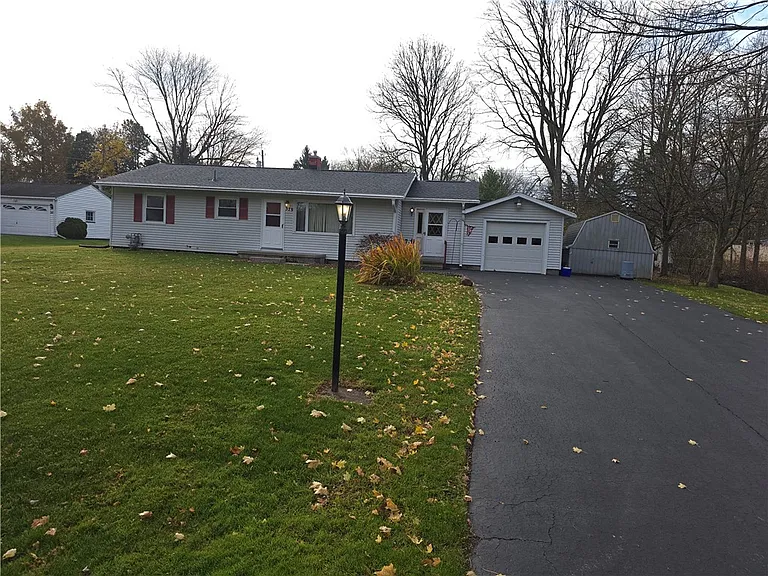 379 Hollybrook Rd — Photo 41