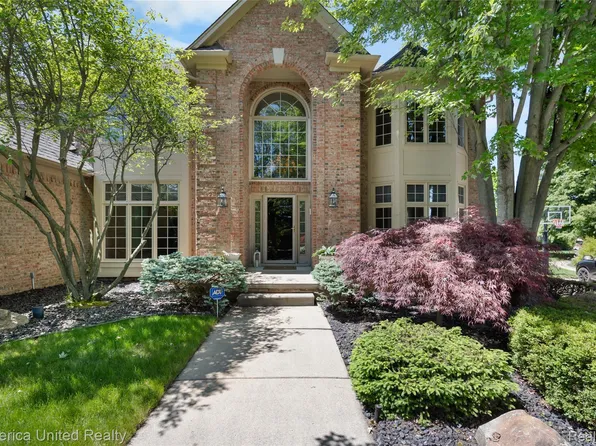 54501 Salem Dr, Shelby Township, MI 48316