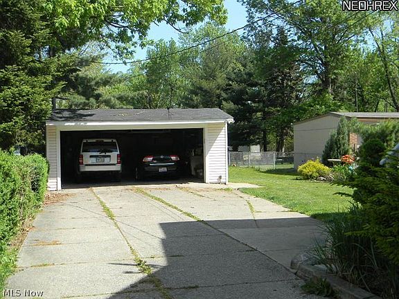 3rd image of 9719 Cardwell Ave