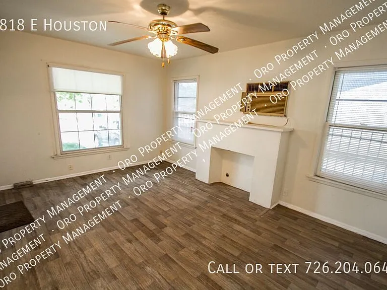 2818 E Houston St — Photo 6