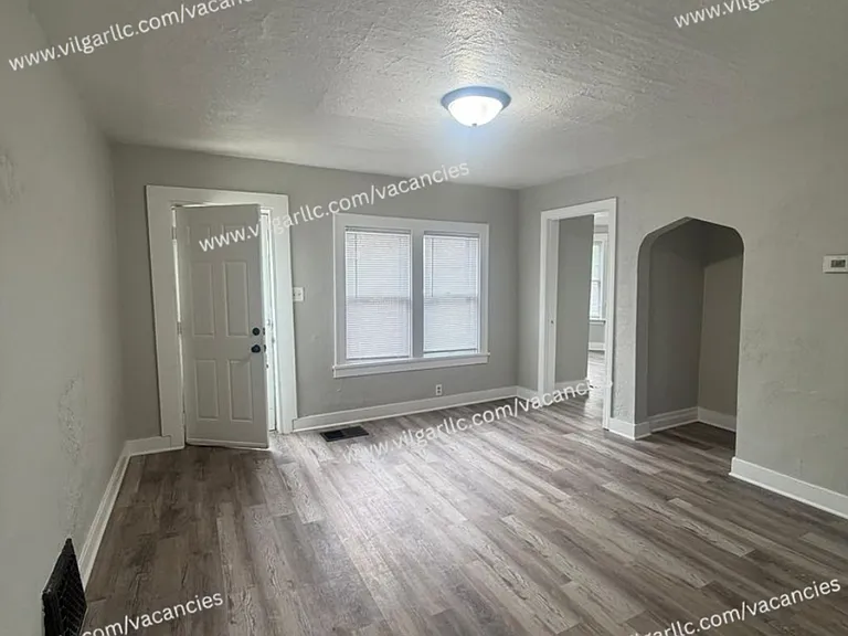 109 Columbia St — Photo 13