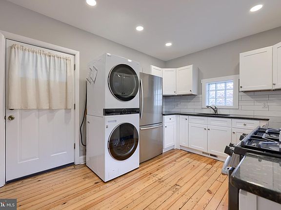2nd image of 13 E New St