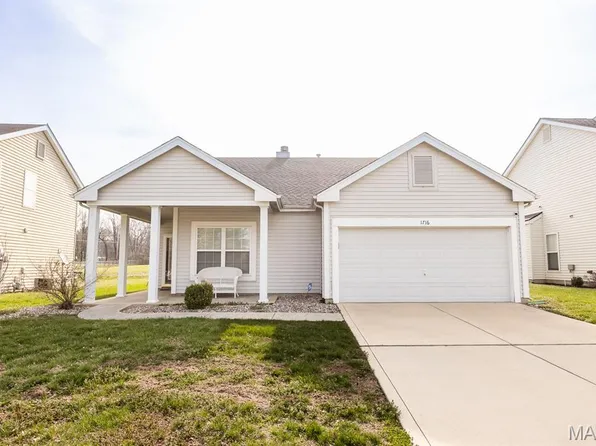 1716 Ambrose Terrace Dr, Swansea, IL 62226