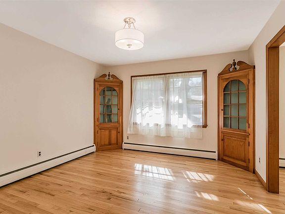 4th image of 7 Cedar Ln E