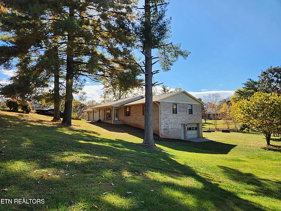 2nd image of 1023 S Dogwood Dr