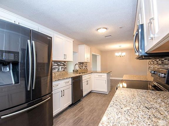 4th image of 1805 Driftwood Cir N