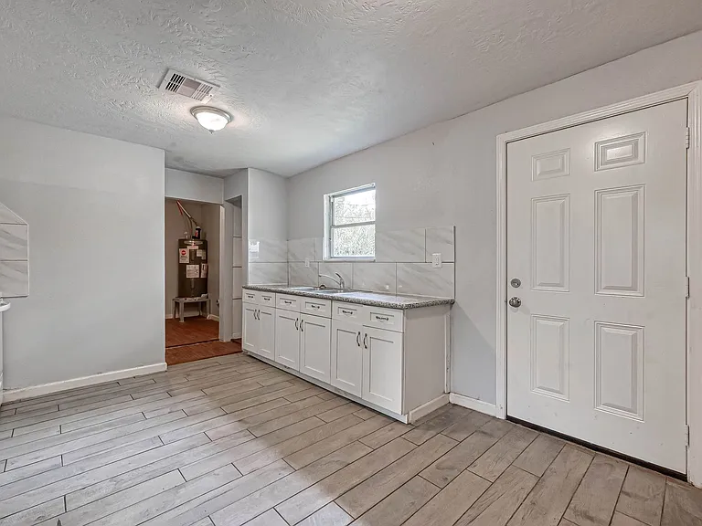 5431 Willow Glen Dr — Photo 3