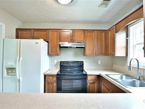 4th image of 905 11th Ct