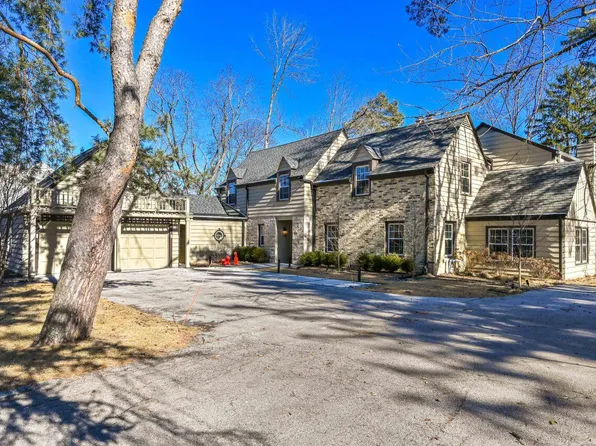 7606 North Lake DRIVE, Fox Point, WI 53217