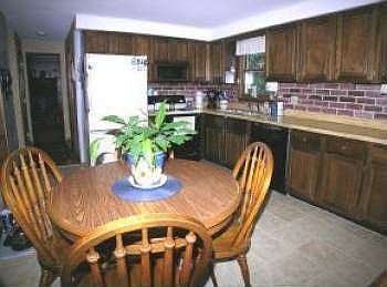5th image of 12 Stacey Ln