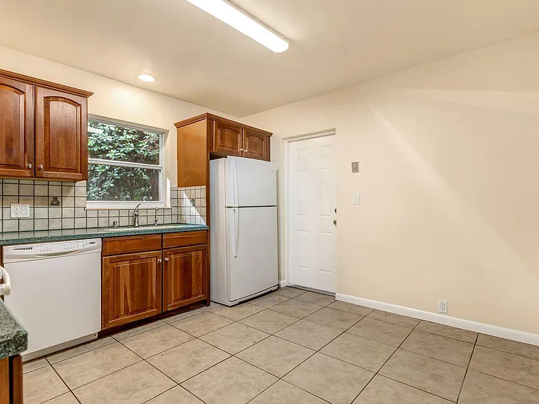 118 Linda Ln — Photo 9