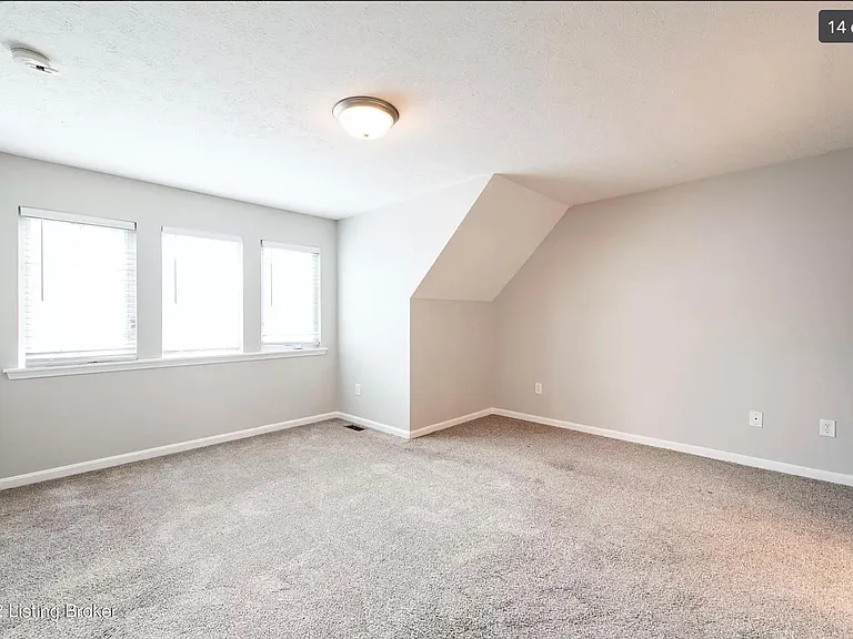 402 Clare Ln #402 — Photo 16