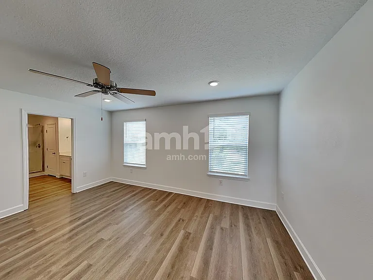 3217 Muscatine Ave — Photo 10