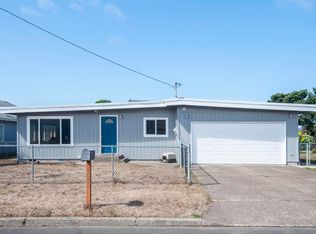 1056 SW Elizabeth St, Newport, OR 97365