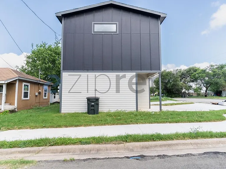 1008 York Ave #A — Photo 13
