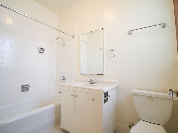4th image of 832 Dolores St APT 2